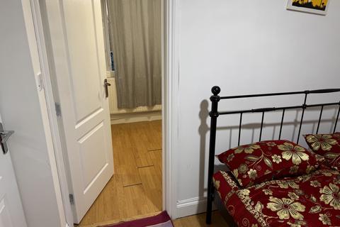 2 bedroom maisonette to rent, Clare Road, HOUNSLOW, Greater London, TW4