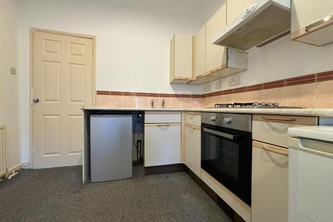 2 bedroom flat to rent, Peel Street, Hull