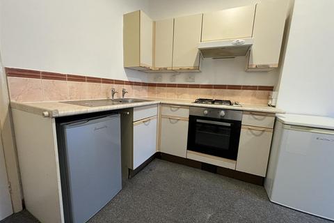 2 bedroom flat to rent, Peel Street, Hull