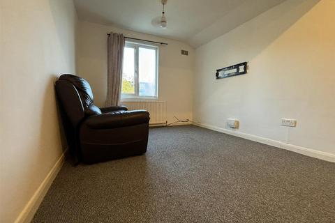 2 bedroom flat to rent, Peel Street, Hull