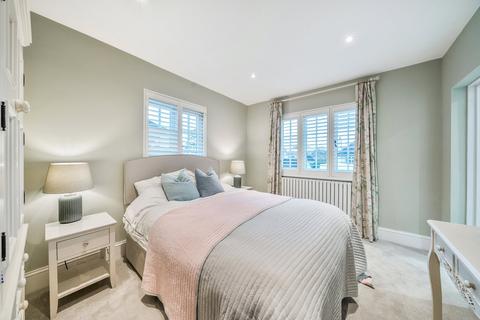 22 Oaken Drive, Claygate, Esher, KT10 0DL