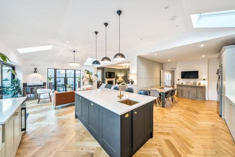 22 Oaken Drive, Claygate, Esher, KT10 0DL