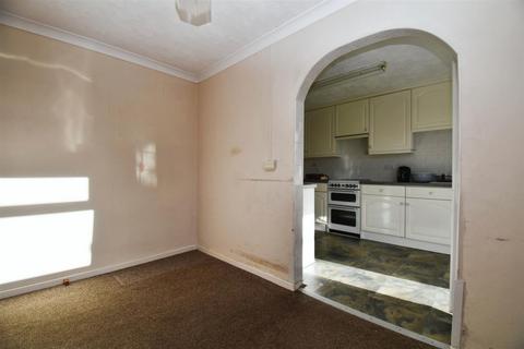 2 bedroom semi-detached bungalow for sale, Winchester Avenue, Hull