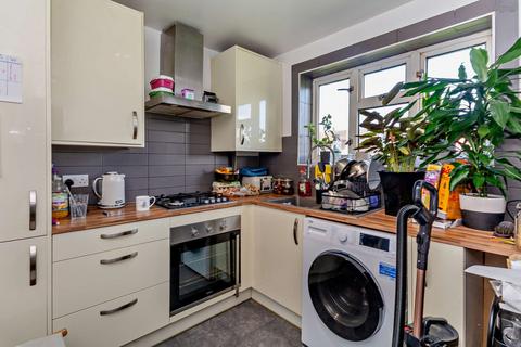 2 bedroom flat for sale, Brabazon Road, Hounslow, TW5