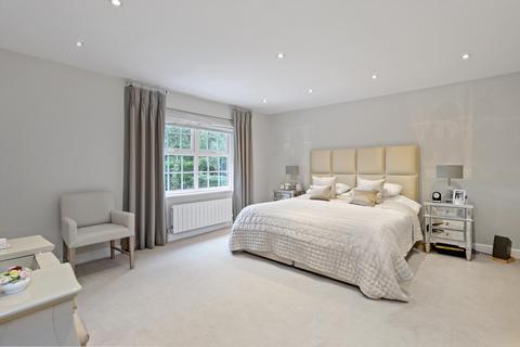 5 bedroom detached house to rent, Burleigh Park, Cobham, Surrey, KT11