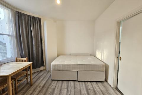 Studio to rent, Sutherland Avenue, Maida VAle W9