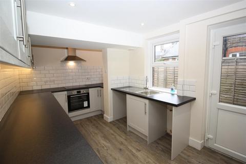 2 bedroom house to rent, Knowle Lane, CRANLEIGH GU6