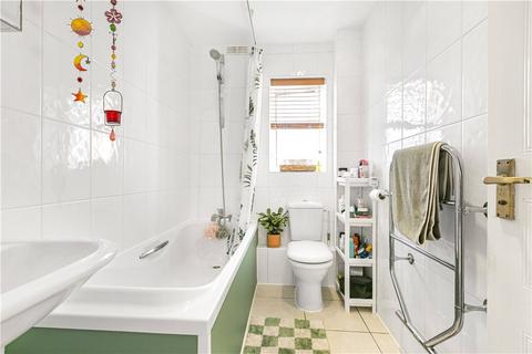 77 Varsity Drive, Twickenham, TW1 1AH