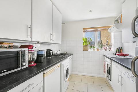 77 Varsity Drive, Twickenham, TW1 1AH