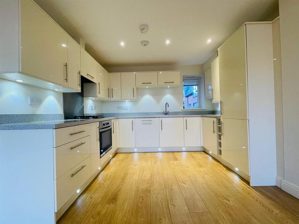 Well appointed Kitchen area