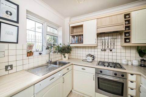 2 bedroom flat to rent, Lynton Terrace, London W3