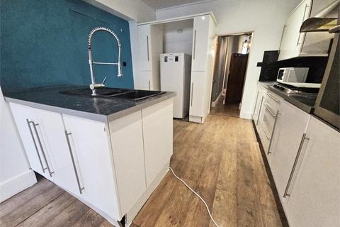 4 bedroom terraced house to rent, Queens Road, Southend , Southend ,