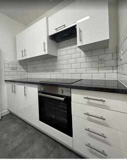 2 bedroom flat to rent, Roe Lane, London NW9