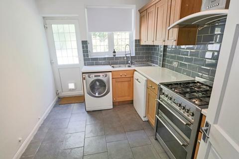 93 Mead Way, Coulsdon, CR5 1PQ