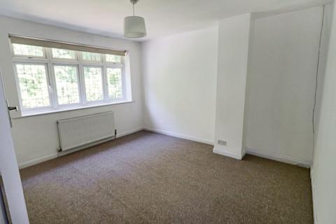 93 Mead Way, Coulsdon, CR5 1PQ
