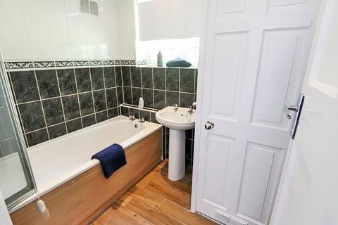 93 Mead Way, Coulsdon, CR5 1PQ
