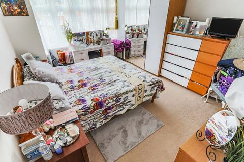 7 June Close, Coulsdon, CR5 2QR
