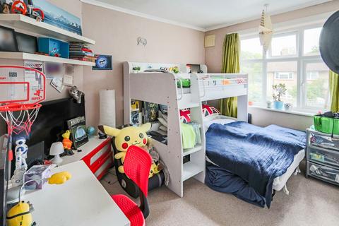 7 June Close, Coulsdon, CR5 2QR