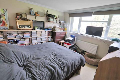 10 Goodenough Way, Coulsdon, CR5 1DY