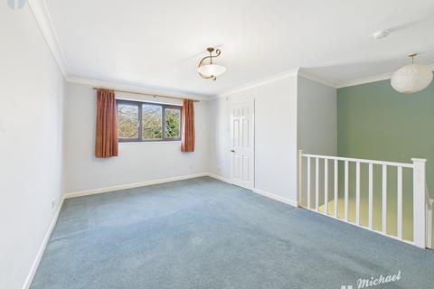 1 bedroom cluster house for sale, Walnut Tree Court, Wendover Road, Stoke Mandeville, Aylesbury, Buckinghamshire