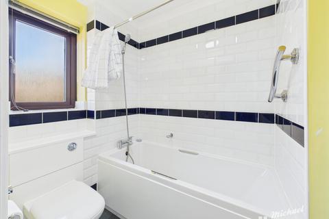 1 bedroom cluster house for sale, Walnut Tree Court, Wendover Road, Stoke Mandeville, Aylesbury, Buckinghamshire