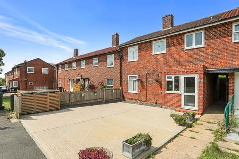 88 Ellis Road, Coulsdon, CR5 1BZ