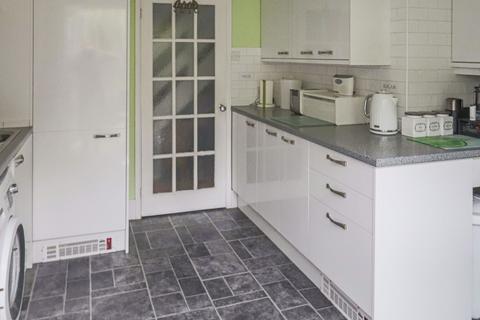 88 Ellis Road, Coulsdon, CR5 1BZ