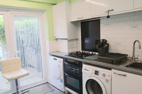 88 Ellis Road, Coulsdon, CR5 1BZ