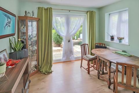 88 Ellis Road, Coulsdon, CR5 1BZ