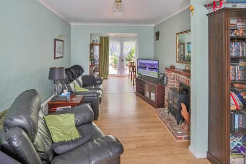 88 Ellis Road, Coulsdon, CR5 1BZ