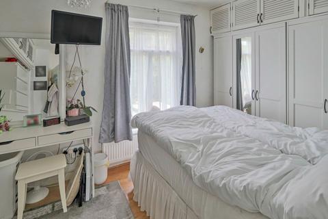 88 Ellis Road, Coulsdon, CR5 1BZ
