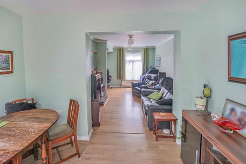 88 Ellis Road, Coulsdon, CR5 1BZ