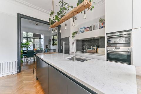 12 High View Road, London, SE19 3SS