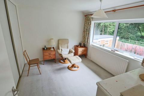 25 Old Fox Close, Caterham, CR3 5QU