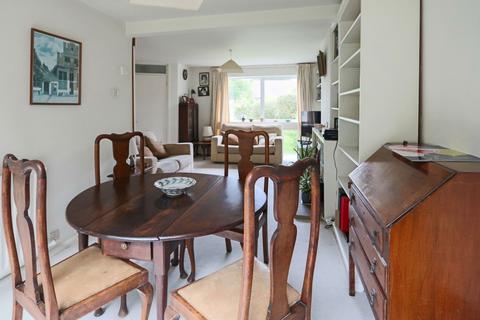 25 Old Fox Close, Caterham, CR3 5QU