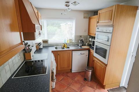 25 Old Fox Close, Caterham, CR3 5QU