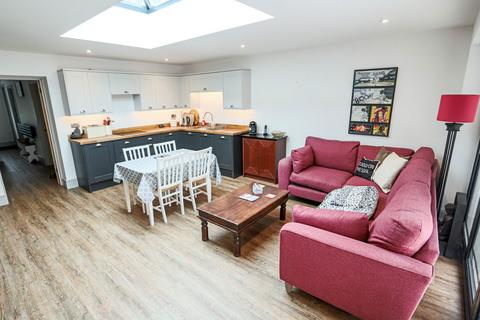 220 Coulsdon Road, Coulsdon, CR5 2LF