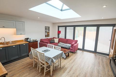 220 Coulsdon Road, Coulsdon, CR5 2LF