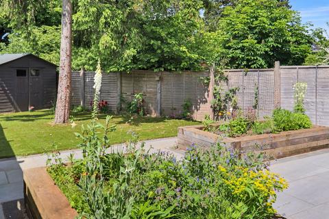 220 Coulsdon Road, Coulsdon, CR5 2LF