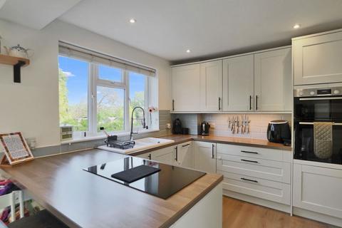 36 Carew Close, Coulsdon, CR5 1QS