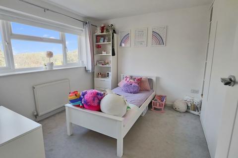 36 Carew Close, Coulsdon, CR5 1QS