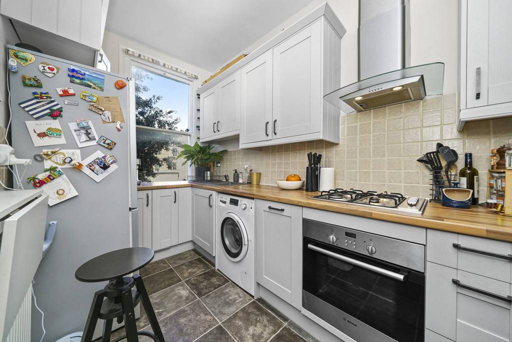 Clapham Road, Oval, London, SW9 2 bed flat to rent - £2,400 pcm (£554 pw)