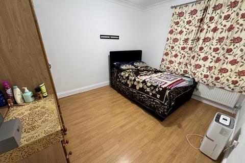 2 bedroom maisonette to rent, Clare Road, HOUNSLOW, Greater London, TW4