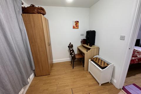 2 bedroom maisonette to rent, Clare Road, HOUNSLOW, Greater London, TW4