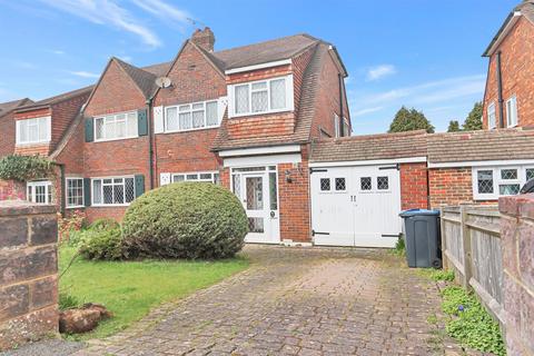 35 Carew Close, Coulsdon, CR5 1QS