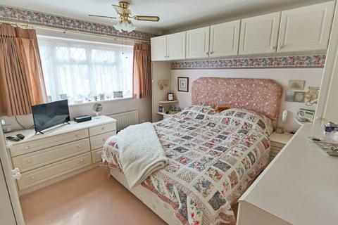 35 Carew Close, Coulsdon, CR5 1QS
