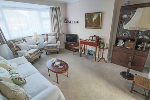 22 Waddington Avenue, Coulsdon, CR5 1QE