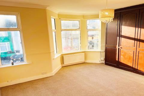 3 bedroom terraced house to rent, Barking, IG11