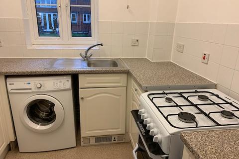 2 bedroom flat to rent, Wildern Lane, Hegde End