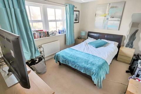 10 Larkin Close, Coulsdon, CR5 2LS
